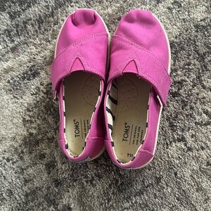 Brand new pink Tom’s